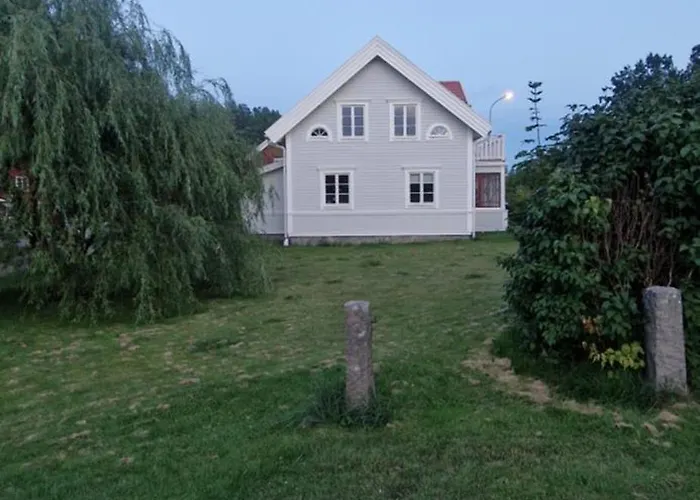 Vackert Sekelskifteshus Pa Bondgard I Vimmerby